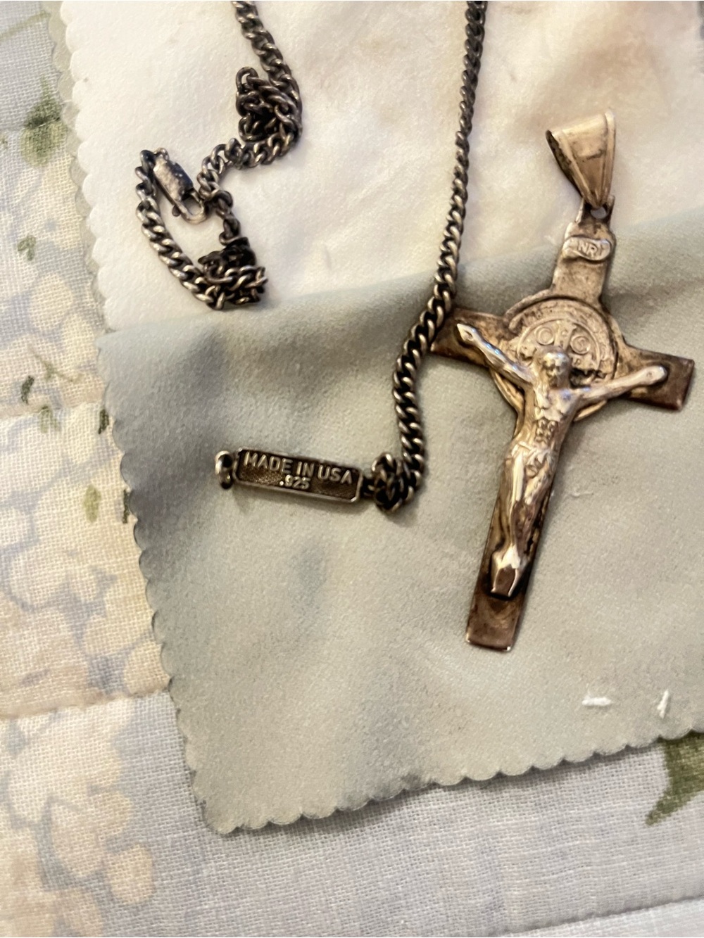 King Baby solid .925 18 inch necklace with solid cross. Pouch and cleaning cloth - Picture 7 of 7